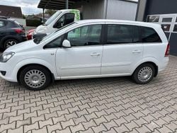 Weiß Gebraucht 2011 Opel Zafira Design Edition Van / Kleinbus | 2.690 € (Guter Preis)