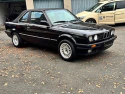 Schwarz Gebraucht 1990 BMW 316 Cabrio | 5.000 €