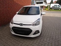 Weiß Gebraucht 2016 Hyundai i10 Passion Kleinwagen | 9.300 € (Etwas zu teuer)