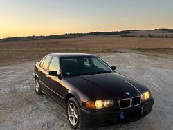 Grau Gebraucht 1992 BMW 316 Limousine | 3.100 €