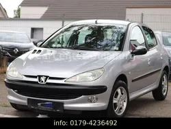 Silber Gebraucht 2004 Peugeot 206 Limousine | 2.750 € (Etwas zu teuer)