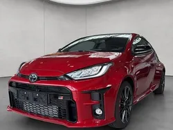 Karminarot metallic Gebraucht 2024 Toyota Yaris Basis Kleinwagen | 38.990 € (Fairer Preis)