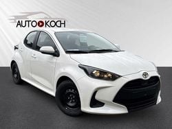 Weiß Neu 2025 Toyota Yaris Hybrid Business Edition Limousine | 23.940 € (Guter Preis)