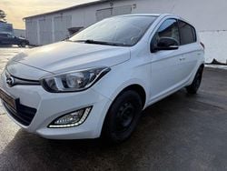 Weiß Gebraucht 2014 Hyundai i20 Limousine | 5.990 € (Fairer Preis)