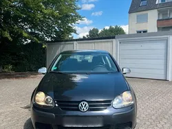 Schwarz Gebraucht 2003 VW Golf IV Kleinwagen | 1.999 € (Fairer Preis)