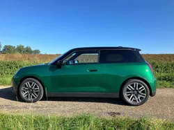 Grün Neu 2025 Mini Cooper SE Classic Kleinwagen | 30.899 € (Fairer Preis)