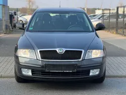 Grau Gebraucht 2012 Skoda Octavia Ambiente Limousine | 4.490 € (Superpreis)