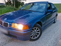 Blau Gebraucht 1998 BMW 318 Limousine | 1.999 €