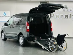 Grau Gebraucht 2016 Citroën Berlingo Feel Van / Kleinbus | 20.950 €
