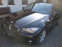 Schwarz uni Gebraucht 2012 BMW 318 Lifestyle Kombi | 7.900 € (Guter Preis)