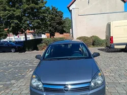 Grau Gebraucht 2005 Opel Astra Limousine | 1.800 € (Fairer Preis)