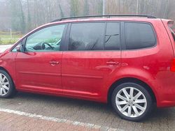 Rot Gebraucht 2011 VW Touran Trendline Van / Kleinbus | 5.500 € (Fairer Preis)