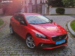 Rot Gebraucht 2014 Volvo V40 CC Momentum Kombi | 13.200 € (Guter Preis)