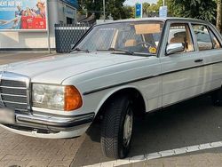 Weiß Gebraucht 1984 Mercedes 200 Limousine | 8.200 €