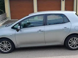 Silber Gebraucht 2009 Toyota Auris Team Limousine | 3.900 € (Fairer Preis)
