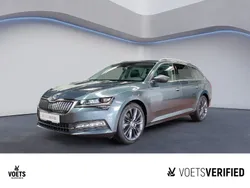 Grau Gebraucht 2021 Skoda Superb Premium Edition Kombi | 26.450 € (Fairer Preis)