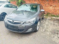 Grün Gebraucht 2011 Opel Astra Edition Limousine | 3.750 € (Guter Preis)