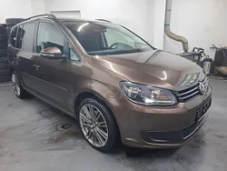 Braun Gebraucht 2012 VW Touran Van / Kleinbus | 9.990 € (Fairer Preis)