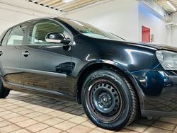 Schwarz Gebraucht 2005 VW Golf IV Kleinwagen | 2.000 € (Fairer Preis)