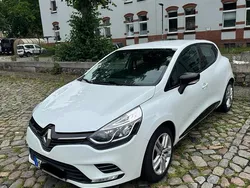Weiß Gebraucht 2016 Renault Clio IV LIMITED Kleinwagen | 6.200 € (Guter Preis)