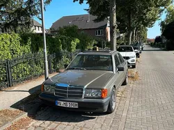 Schwarz Gebraucht 1982 Mercedes 190 Limousine | 5.000 €