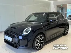 British racing green metallic Gebraucht 2023 Mini Cooper Clubman Classic Kombi | 30.625 € (Etwas zu teuer)