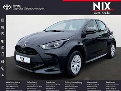 Mysticschwarz mica Gebraucht 2021 Toyota Yaris Basis | 16.869 € (Etwas zu teuer)