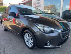 Grau (metallic) Gebraucht 2016 Mazda 2 Sports-Line Limousine | 6.999 € (Fairer Preis)