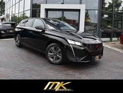 Perla nera schwarz (metallic) Gebraucht 2024 Peugeot 308 Allure Kombi | 17.990 € (Superpreis)