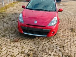 Rot Gebraucht 2010 Renault Clio II Dynamique Limousine | 2.800 € (Fairer Preis)