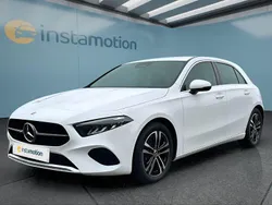 Weiß Gebraucht 2023 Mercedes A180 Limousine | 28.399 € (Fairer Preis)