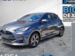 Grau Neu 2025 Toyota Yaris Hybrid Limousine | 22.290 €