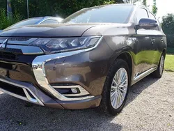 Braun Gebraucht 2019 Mitsubishi Outlander P-HEV Top SUV | 18.500 € (Fairer Preis)