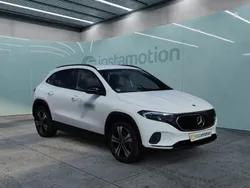 Weiß Gebraucht 2023 Mercedes EQA300 Advanced SUV | 37.790 € (Etwas zu teuer)