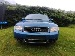 Blau Gebraucht 2002 Audi A4 Kombi | 800 € (Superpreis)