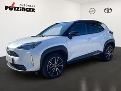 Platinum white / black Gebraucht 2024 Toyota Yaris Cross Plus SUV | 36.490 €