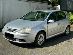 Silber Gebraucht 2005 VW Golf V Comfortline Limousine | 2.000 € (Fairer Preis)