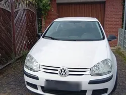 Weiß Gebraucht 2008 VW Golf V Kleinwagen | 1.950 € (Fairer Preis)