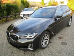 Grau Gebraucht 2022 BMW 520 Luxury Line Limousine | 23.399 € (Etwas zu teuer)