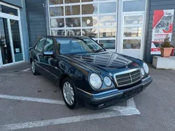 Grau Gebraucht 1998 Mercedes E430 Elegance Limousine | 10.990 € (Teuer)