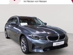 Grau Gebraucht 2021 BMW 320e Sport Line Kombi | 21.289 € (Fairer Preis)
