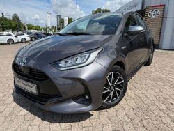 Grau Gebraucht 2020 Toyota Yaris Hybrid Club Limousine | 17.990 € (Fairer Preis)