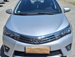 Silber Gebraucht 2015 Toyota Corolla Limousine | 13.200 € (Teuer)