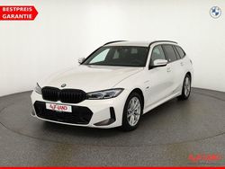 Weiß Gebraucht 2022 BMW 330e M Sport Kombi | 33.890 € (Fairer Preis)