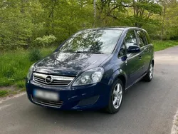 Blau Gebraucht 2010 Opel Zafira Van / Kleinbus | 2.950 € (Fairer Preis)