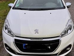 Weiß Gebraucht 2019 Peugeot 208 Signature Sky Kleinwagen | 7.850 € (Guter Preis)