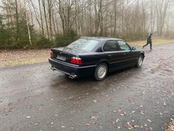 Blau Gebraucht 1997 BMW 750 Limousine | 13.495 €