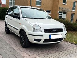 Weiß Gebraucht 2005 Ford Fusion Ambiente Limousine | 2.550 € (Fairer Preis)