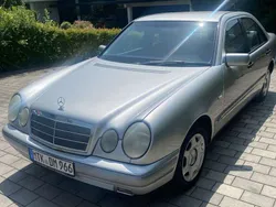 Silber Gebraucht 1999 Mercedes E200 Classic Limousine | 2.800 € (Teuer)