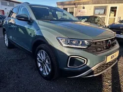 Petroleum blue (blau) Gebraucht 2024 VW T-Roc Life SUV | 24.390 € (Superpreis)